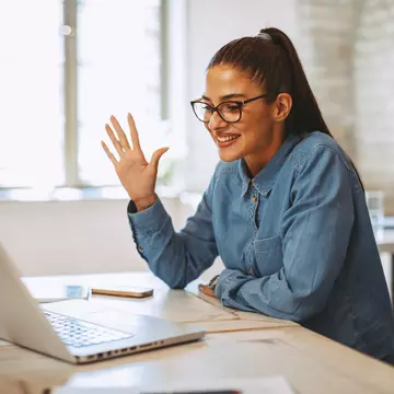 (P) 4 joburi online ideale pentru persoanele care vor să lucreze pe cont propriu!