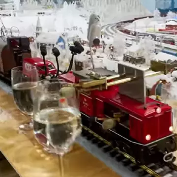 A fost stabilit recordul mondial pentru cea mai lungă melodie cântată de un tren de jucărie