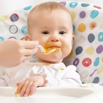 (P) Cum începi diversificarea alimentației copilului? Iată 4 produse potrivite