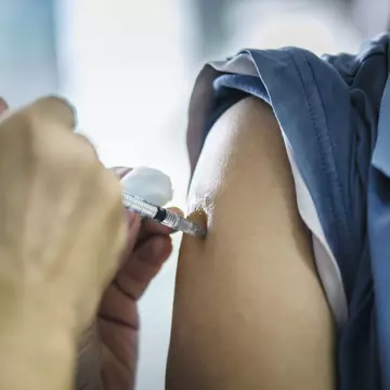 La cât timp trebuie să își testeze nivelul de anticorpi cei vaccinați, potrivit medicului Adrian Marinescu