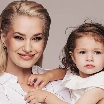 De ce a vrut Feli să adopte înainte să devină mamă alături de logodnicul ei