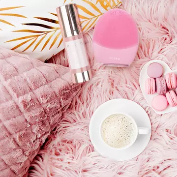 (P) Curățare profesională chiar la tine acasă. Știi exact care sunt pașii de urmat pentru a efectua cea mai eficientă curățare a feței?