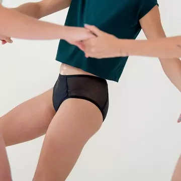 (P) Am încercat chiloții pentru menstruație pentru prima dată - iată de ce trebuie să ai și tu o pereche!