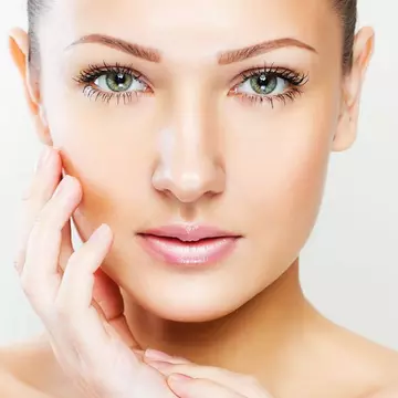 Ai tenul gras? Iată câteva recomandări pentru o piele lipsită de imperfecțiuni!