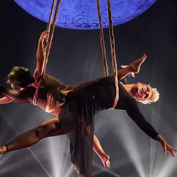Incredibil! Pink în plin show acrobatic alături de fiica sa, la gala Billboard Music Awards