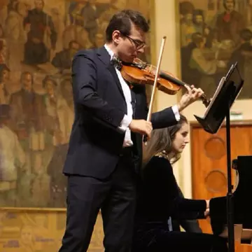 Concert de muzică clasică la centrul de vaccinare de la Biblioteca Națională din București