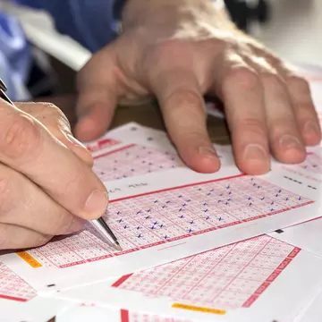 Tombolă pentru persoanele vaccinate, organizată de Loteria Română