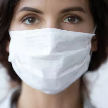 De ce femeile sunt de patru ori mai predispuse la COVID-19 de lungă durată decât bărbații