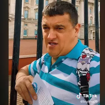 Un român care susține că este fiul nelegitim al Prințului Charles a devenit viral în online