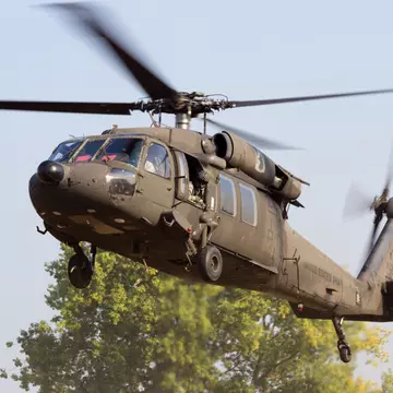 Un elicopter american a aterizat forțat în Piața Charles de Gaulle din București
