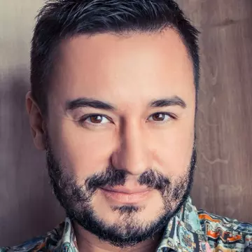 Se mai poartă extensiile de păr? Hairstylistul răspunde