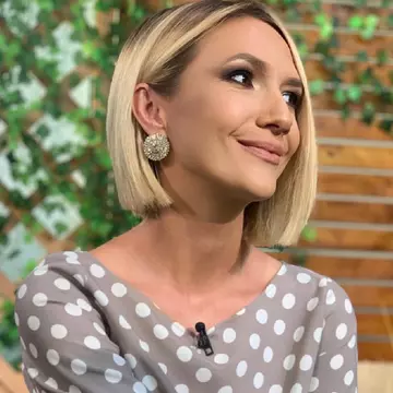 Adela Popescu a născut! Prima fotografie cu bebelușul