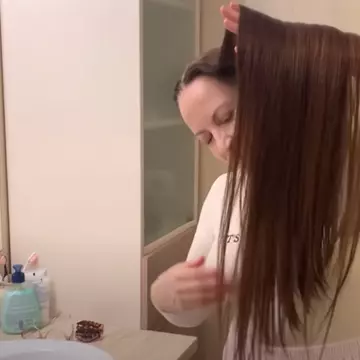 Maria Dragomiroiu, filmare inedită în baie în timp ce-și spală părul