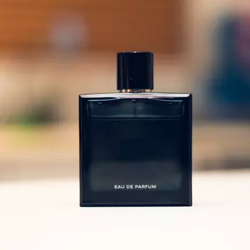 (P) Parfumuri bărbăteşti mereu la modă – Note sofisticate şi combinaţii atemporale