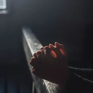 O suceveancă i-a cerut unui preot un "program de rugăciuni" pentru a-și găsi un soț. Ce i-a răspuns acesta