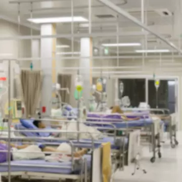 Doi tineri nevaccinați de 24, respectiv 34 de ani, în stare gravă la ATI din cauza COVID-19