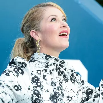 Christina Applegate, diagnosticată cu scleroză multiplă: „A fost un drum greu”