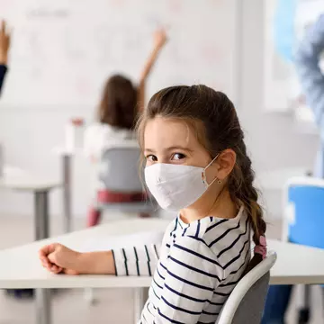 Dascălii nu vor mai putea preda și nici să primească salariu fără certificatul verde - țara în care se va întâmpla asta