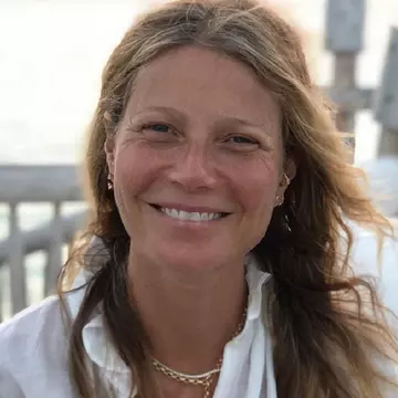 Gwyneth Paltrow a pozat nud de ziua ei și a postat imaginea pe Instagram