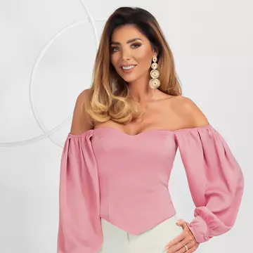 Prezentatoarea Ilinca Obădescu a dezvăluit rutina ei de skincare și machiaj: "Secretul fotografiilor reușite pe rețelele de socializare este să nu vrei să pari altcineva"