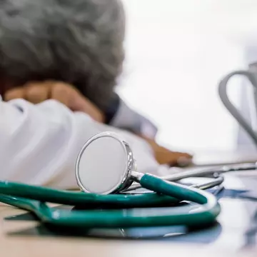 Mesaj dur de la un medic chirurg: „S-a trezit în poporul nostru o dorință arzătoare pentru libertate, doar că se manifestă în dorința de a fi idiot”