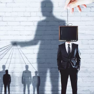 Medic român din Franţa: „Cei cu idei ciudate despre vaccin au avut acces limitat la emisiuni TV”