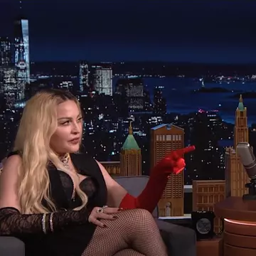 Madonna și-a arătat posteriorul în direct, la "Tonight Show"