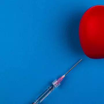 Cât de des provoacă vaccinurile anti-COVID-19 probleme cardiace la copii? Ce spun studiile