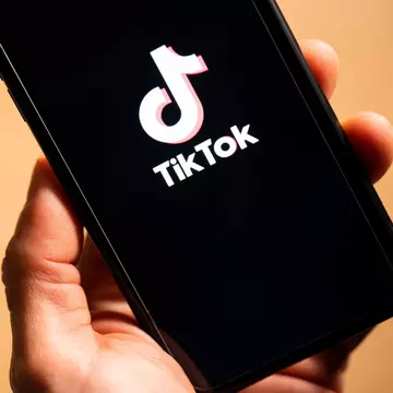 Studiu: cât de mult se implică tinerii în provocări și farse periculoase pe TikTok