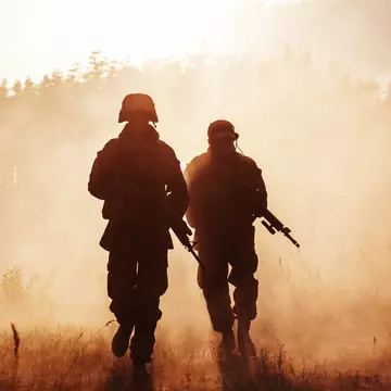 Papa Francisc cere producătorilor de arme să se oprească: „Războiul devorează copiii patriei”