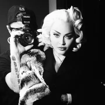 Madonna, reacție furtunoasă după ce Instagram i-a șters pictorialul provocator