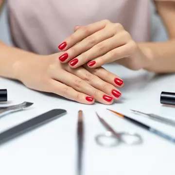 Manichiura acasă. Cele mai bune sfaturi pentru cele mai frumoase unghii