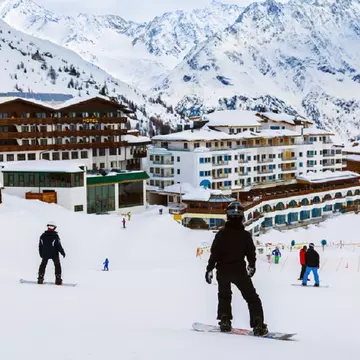 Ce restricții vor fi în acest sezon de iarnă în stațiunile de schi din Europa