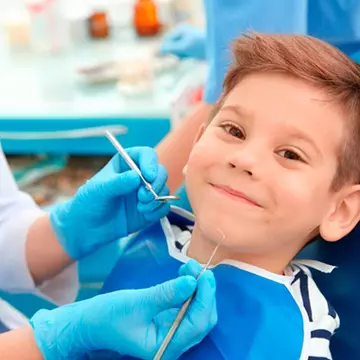 Ajută-ți copilul să uite de carii și de dureri! Tratează-i cariile și oprește-i durerile dentare cu Life Dental Spa!