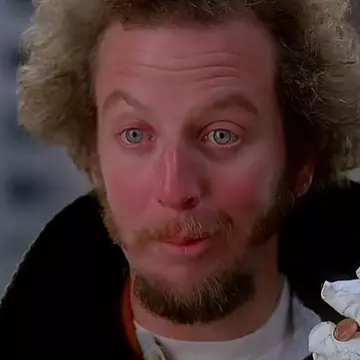 Cum arată azi Daniel Stern, actorul care l-a jucat pe Marv, hoțul din „Singur Acasă”