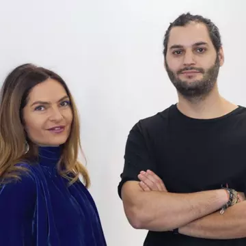 Alina Vîlcu și Omid Ghannadi participă la Festivalul Brazilor de Crăciun și licitează un brad al speranței pentru 7 copii defavorizați
