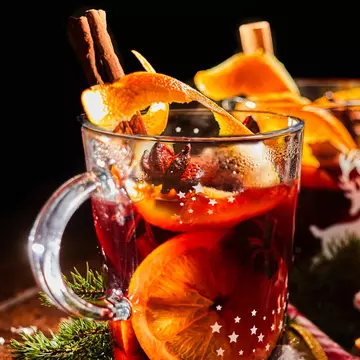 Trei rețete de vin fiert perfecte pentru zilele de Crăciun în familie