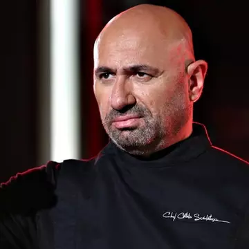 Cătălin Scărlătescu a plecat în vacanță cu iubita. Cum s-a fotografiat perechea în aeroport