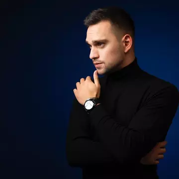 Vlad Gherman și-a făcut implant de păr. Cum arată actorul după intervenția estetică