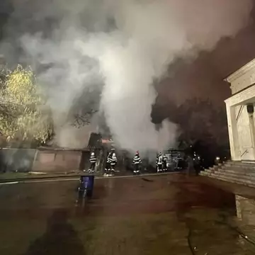 Incendiu în curtea unei biserici din Capitală