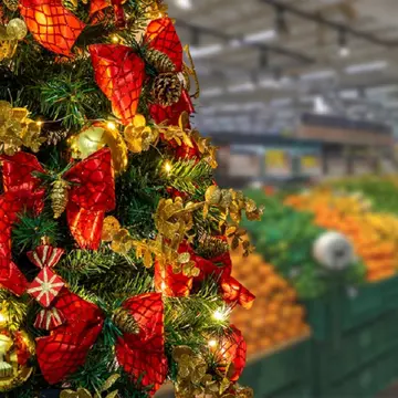 Ce program vor avea marile magazine de Crăciun și Revelion 2021