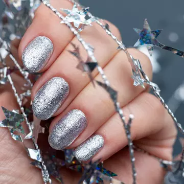 Cum îți faci unghiile de Revelion. Idei pentru manichiura de Revelion