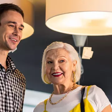 De două ori mai multe românce au soți mai tineri decât ele, față de acum 30 de ani