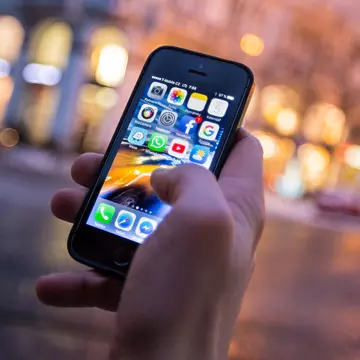 Cum te pot lăsa postările din social media fără job - la ce se uită angajatorii