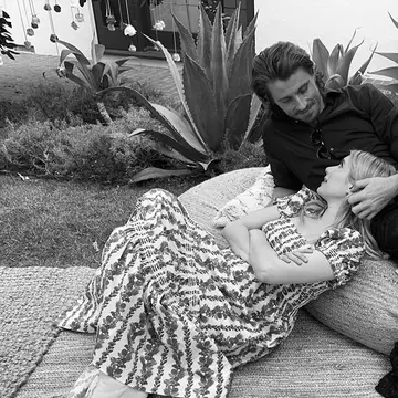 Emma Roberts și Garrett Hedlund s-au despărțit la un an de la nașterea fiului lor