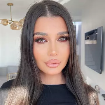 Elena Băsescu, alături de copiii ei în prima zi de școală. Ce ținută a ales