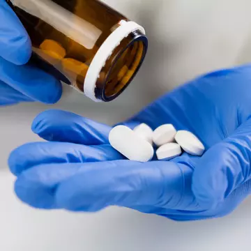 Tratamentul Pzifer împotriva COVID-19, eficient și în cazul variantei Omicron