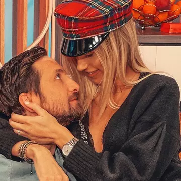 Ce a primit Dani Oțil de Ziua Îndrăgostiților de la soția lui. „Tati, te iubim!”
