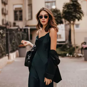 Corpul tău are formă de pară? Iată ce ținute se potrivesc acestui tip de corp