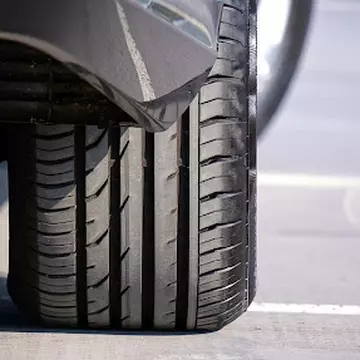 Anvelope vară 185 65 r15 – avantaje de utilizare pentru tine și mașina ta